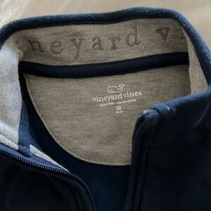 Barely used Vineyard Vines kiss lightweight pullover